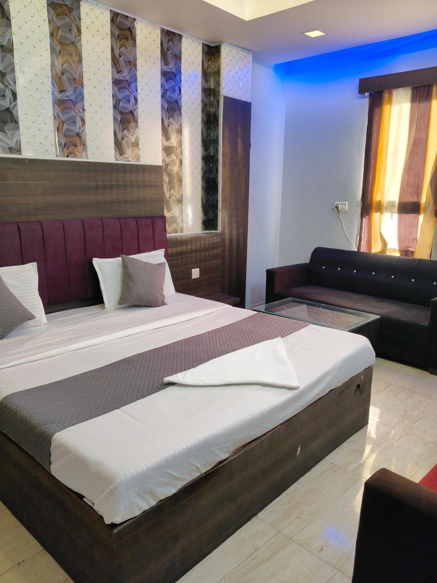 Park Avenue Hotel Lucknow
